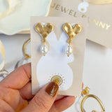 MINI PEARL HEART EARRINGS - GOLD