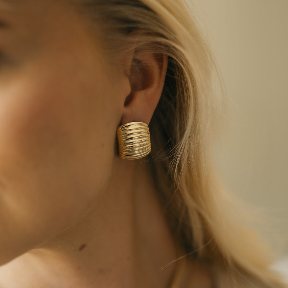 RIBBED DROP EARRINGS - GOLD