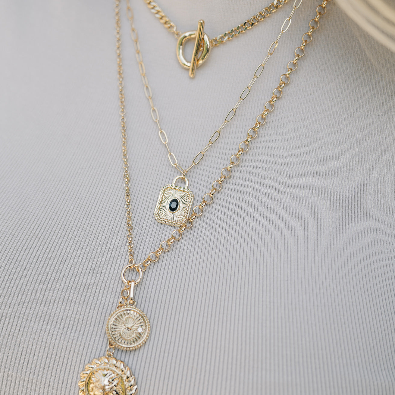 PADLOCK PENDANT NECKLACE - GOLD