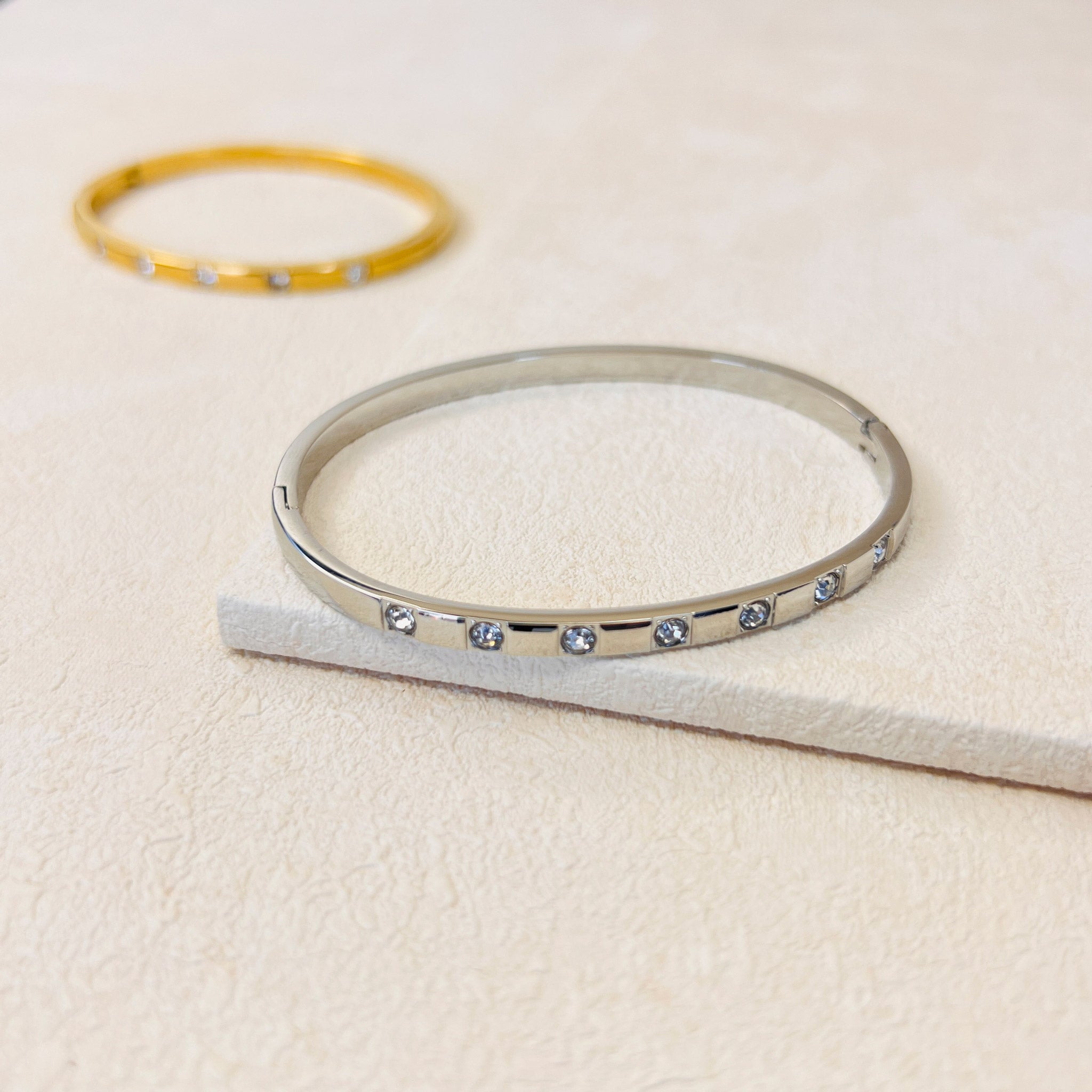 SLOANE BANGLE- SILVER