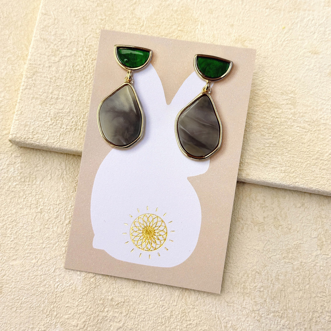 ESME ENAMEL EARRINGS- TAUPE